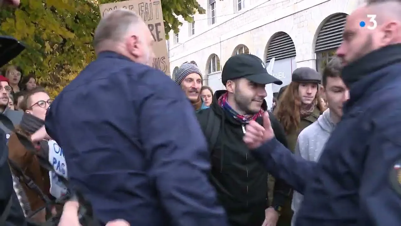 Besançon se dresse contre le fascisme : naissance d’un comité héroïque pour sauver la démocratie !