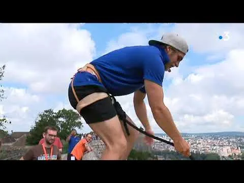 Besançon repousse les limites avec une incroyable highline de 700 mètres entre la Citadelle et le fort de Bregille