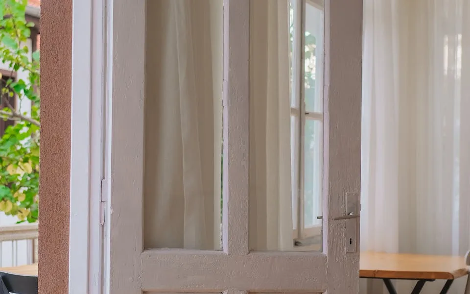 Porte d’entrée aluminium sur mesure : Un choix élégant et durable